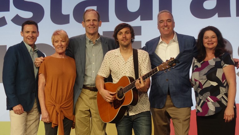 BMI’s Brian Mullaney, Winsight Senior VP and Restaurant Events Conference Director Carol Walden, BMI’s Dan Spears, BMI songwriter Charlie Worsham, Winsight Group President of Restaurant Media & Events Chris Keating, and BMI’s Jessica Frost gather for a photo at the restaurant conference.
