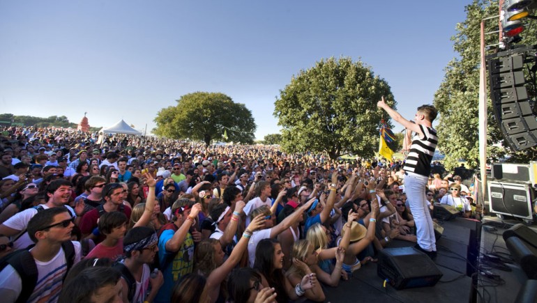 Dan Black performs draws a crowd to the BMI stage Saturday, October 9 during the 2010 Austin City Limits Music Festival.