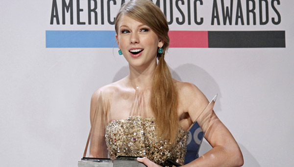 Taylor Swift wins big at the 2011 American Music Awards.