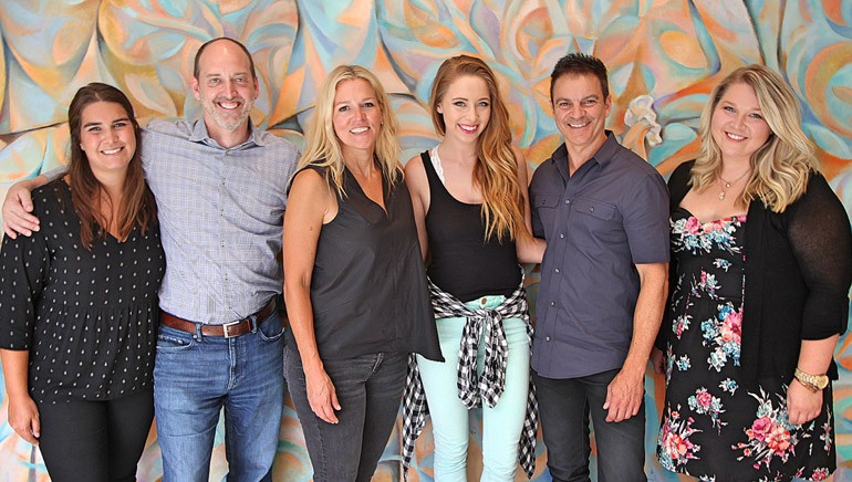 Pictured (L-R): Cassetty Entertainment’s Helena Capps and Todd Cassetty, BMI’s Leslie Roberts, BMI songwriter Kalie Shorr, writerslist’s Christy DiNapoli and Nicole Wyatt.