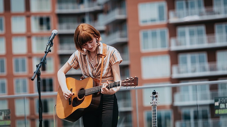 Molly Tuttle performs at the 2019 Acoustic Brunch.