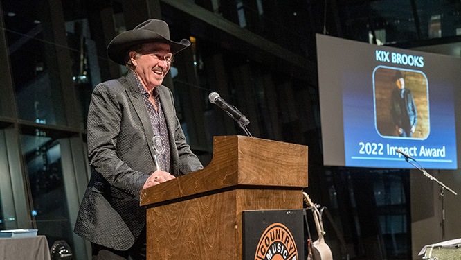 Kix Brooks receiving the TAB inaugural Impact Award in Broadcasting.