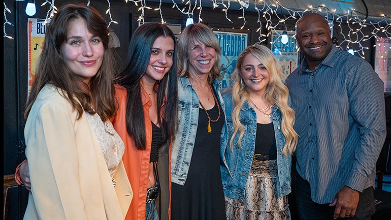 Pictured (L-R): Lola Kirke, Lanie Gardner, Bluebird Café’s Erika Wollam-Nichols, HunterGirl, and BMI’s Shannon Sanders during the monthly showcase “BMI at the Bluebird”