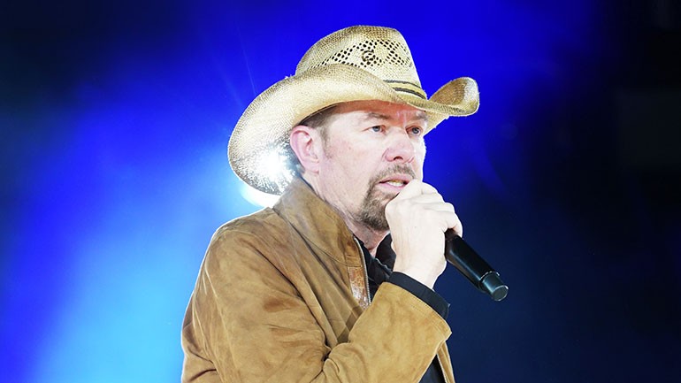 Toby Keith accepts the BMI Icon Award onstage during the 2022 BMI Country Awards at BMI on November 08, 2022 in Nashville, Tennessee.