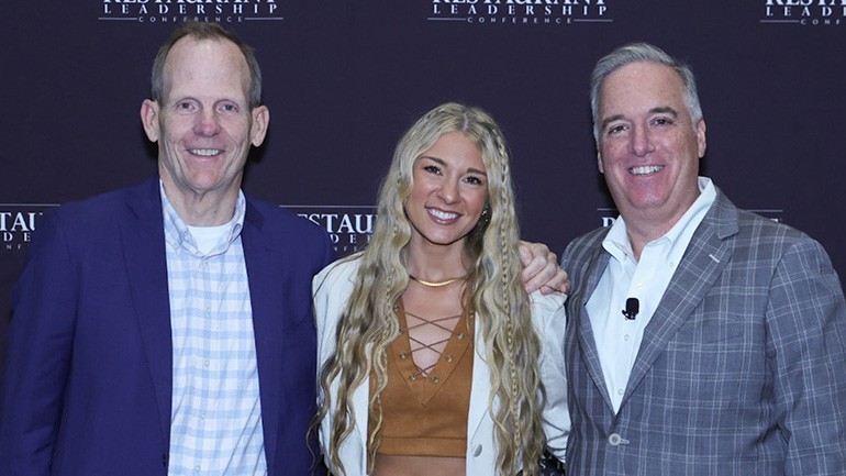 Pictured before BMI songwriter Julia Cole’s performance at the 2023 Restaurant Leadership Conference in Phoenix (L to R): BMI’s Dan Spears, BMI songwriter Julia Cole, Winsight’s Executive Vice President of Conferences, and host of the Restaurant Leadership Conference Chris Keating.