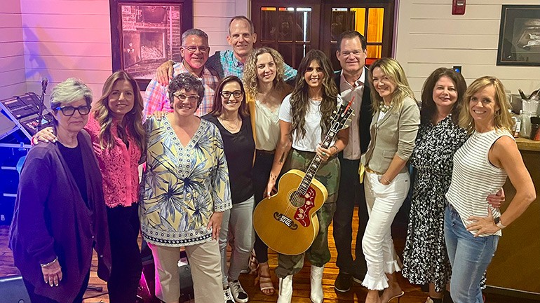 Pictured after BMI songwriter Ella Langley’s performance at the 15th annual Rising Through the Ranks dinner in Nashville held at Martin’s BBQ (L to R): RAB CEO Erica Farber, Audacy COO Susan Larkin, Seven Mountains Media & CapCity Communications owner Kristin Cantrell, RAB SVP of Professional Development Jeff Schmidt,  Leighton Broadcasting’s Executive Director of Digital Broadcasting Kelli Frieler, BMI’s Dan Spears,  iHeartMedia Director of Country Programming KY/WV Ashley Wilson, BMI songwriter Ella Langley, iHeartMedia President of Markets Group Hartley Adkins, Cumulus Media EVP of Corporate Marketing and Westwood One President Suzanne Grimes, BMI’s Jessica Frost and RAB Director of Sales for Professional Development Kim Johnson.